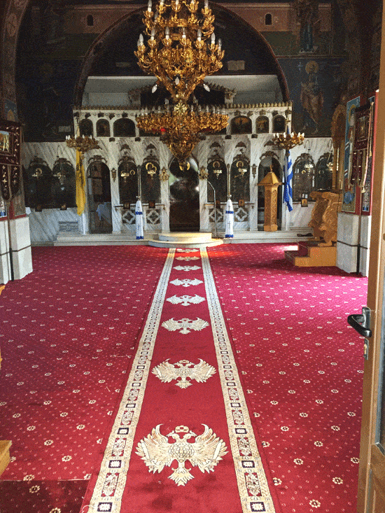 Auskleidung mit Kirchenteppichen