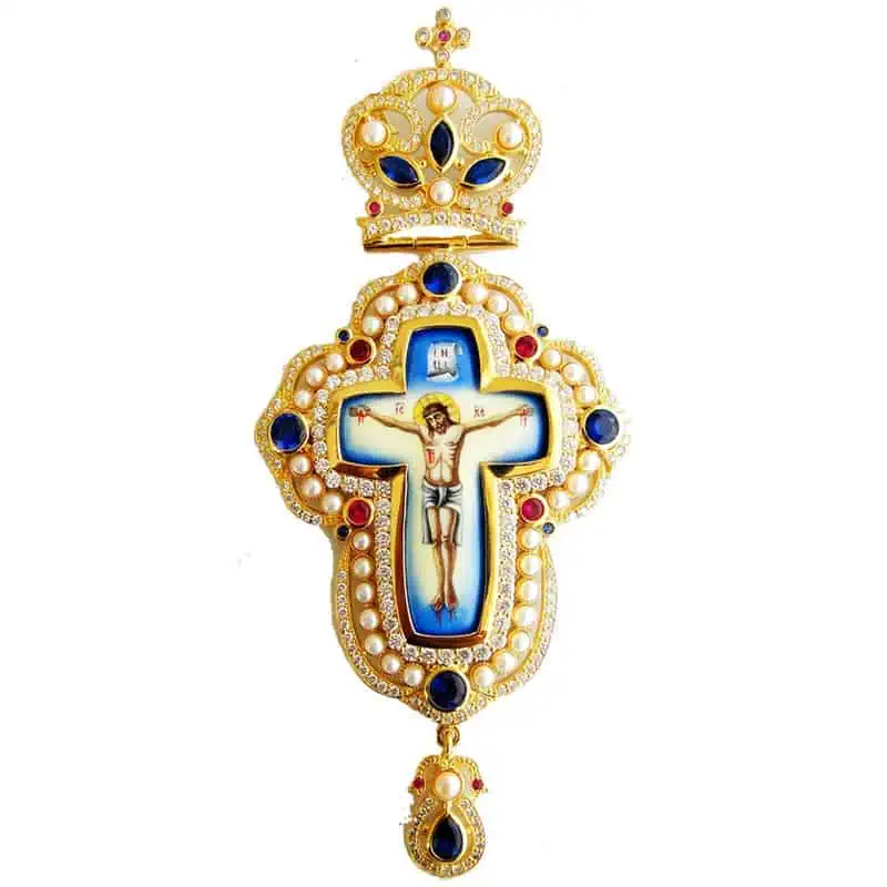 Croce sul petto
