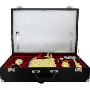 Suitcase for carrying utensils